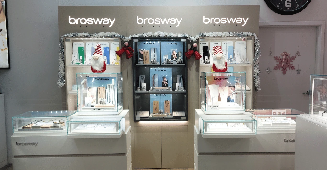 Dior's Collection at Dior's Jewelery in Sugarloaf Mall in Georgia USA