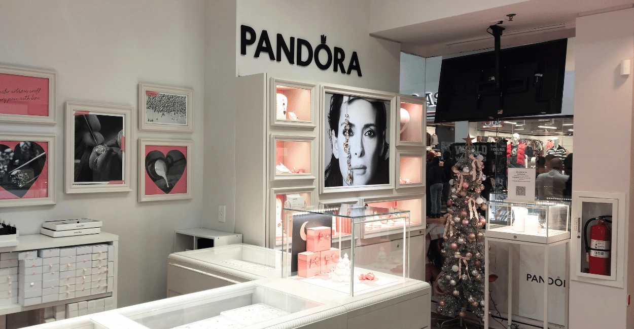 Dior's Collection at Dior's Jewelery in Sugarloaf Mall in Georgia USA